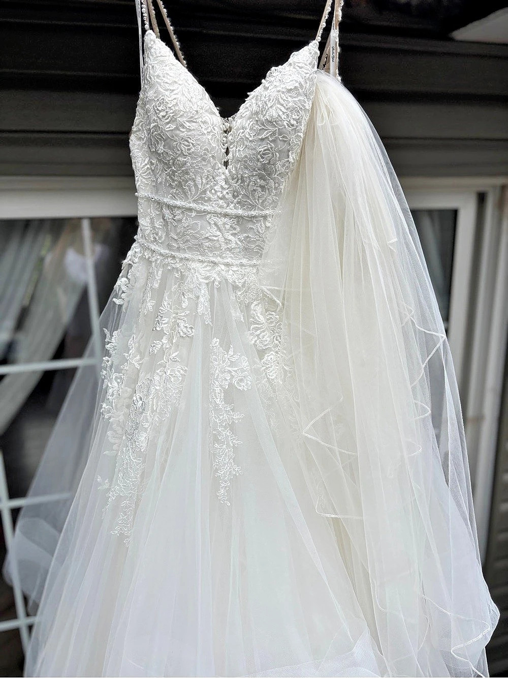 Stella York Essence Ballgown Wedding Dress US 10 and Veil